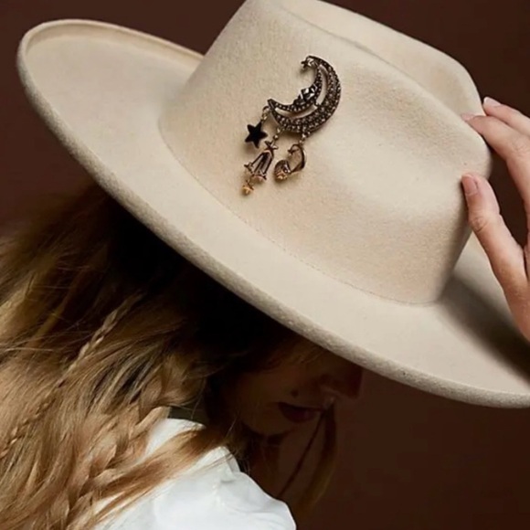 Free People Celestial Dreams Brooch Silver - Picture 1 of 9